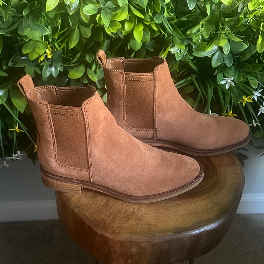 Women’s Clark’s Tan Chelsea Boots